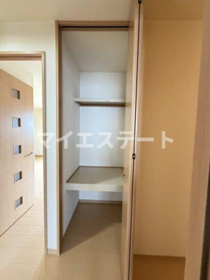 【居間・リビング】 | フルール・ド・スリジェA棟 | 別部屋写真使用