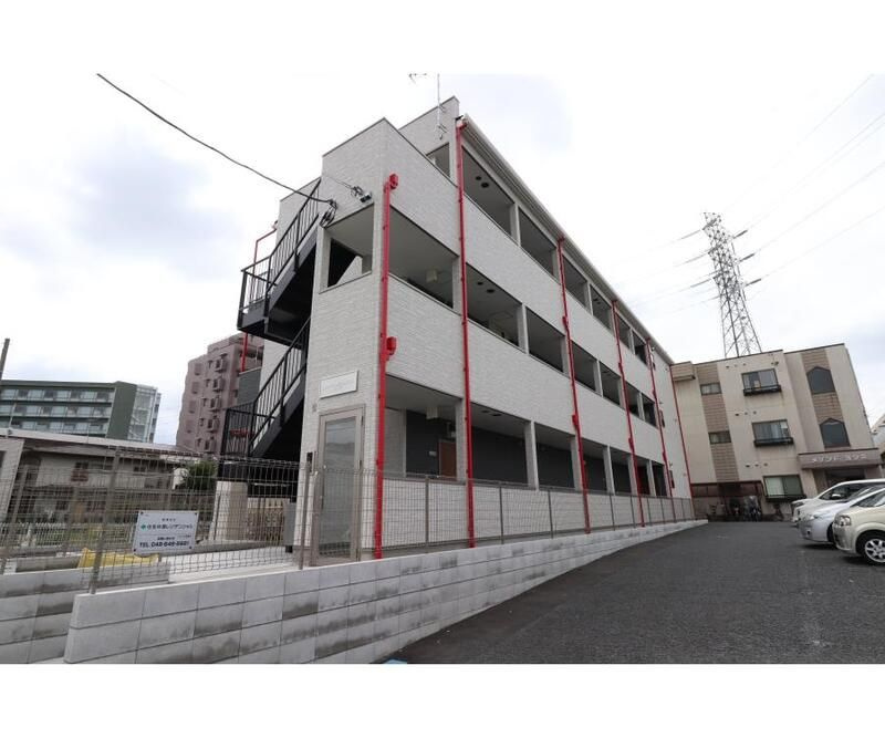 ラ・メゾン・イースト獨協大学前の外観