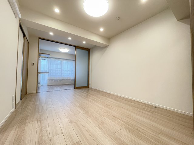 テラスハウスヴィップ東長崎の居間・リビング|※同仕様基準写真

現地ご見学希望・資料請求などお気軽にお問い合わせ下さい！
03-5990-5201