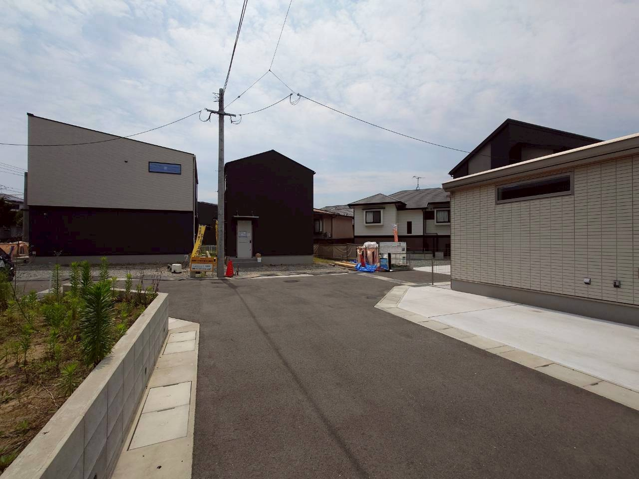 SUN COURTーサンコート－小倉南区葛原東2丁目【小倉南区　新築戸建て】の前面道路含む現地写真|現地撮影　2026,6,11　SUN COURTーサンコート－小倉南区葛原東2丁目【小倉南区　新築戸建て】