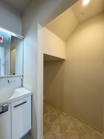 SUN COURTーサンコート－小倉南区葛原東2丁目【小倉南区　新築戸建て】の脱衣所|脱衣所には収納スペース♪　【小倉南区　新築戸建て】