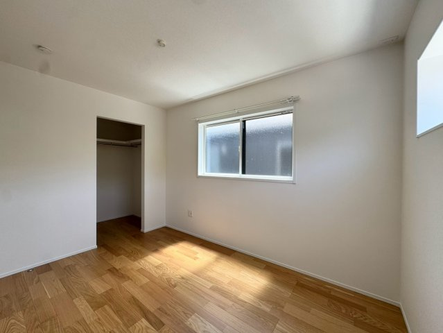 SUN COURTーサンコート－小倉南区葛原東2丁目【小倉南区　新築戸建て】の洋室|2階６帖洋室はWIC完備♪【小倉南区　新築戸建て】
