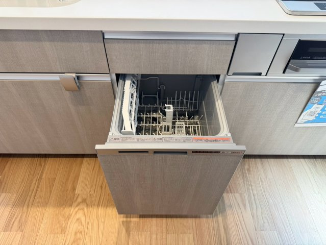 SUN COURTーサンコート－小倉南区葛原東2丁目【小倉南区　新築戸建て】のキッチン|食器洗乾燥機付で忙しいママをサポート　【小倉南区　新築戸建て】