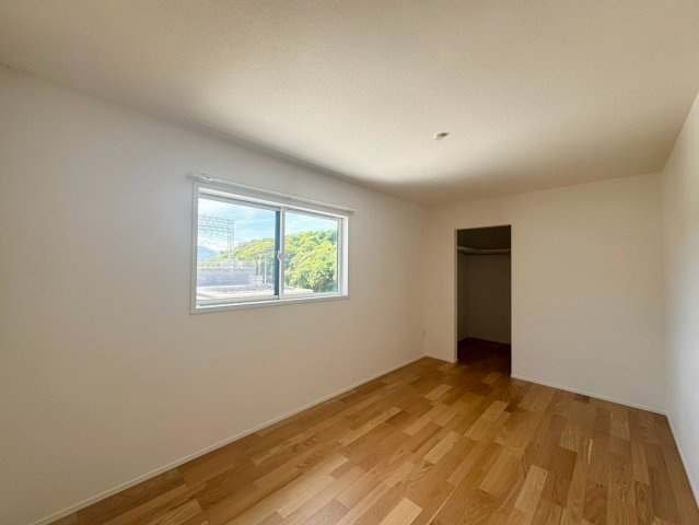 SUN COURTーサンコート－小倉南区葛原東2丁目【小倉南区　新築戸建て】の洋室|2階7.5帖洋室はWIC完備♪【小倉南区　新築戸建て】