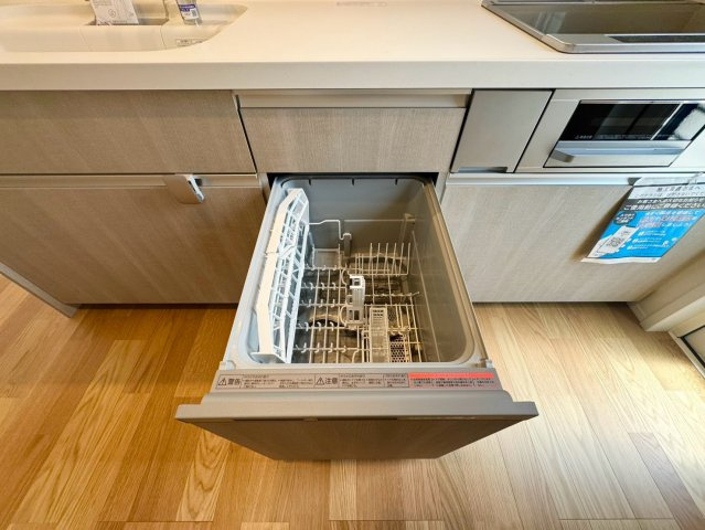 SUN COURTーサンコート－小倉南区葛原東2丁目【小倉南区　新築戸建て】のキッチン|食器洗乾燥機付で忙しいママをサポート　【小倉南区　新築戸建て】