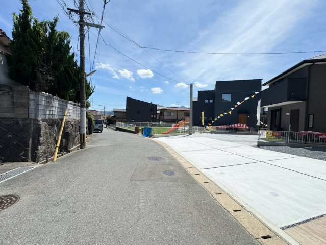 SUN COURTーサンコート－小倉南区葛原東2丁目【小倉南区　新築戸建て】の前面道路含む現地写真|現地撮影　2026,7,31　SUN COURTーサンコート－小倉南区葛原東2丁目【小倉南区　新築戸建て】