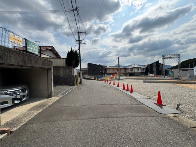 【前面道路含む現地写真】の画像