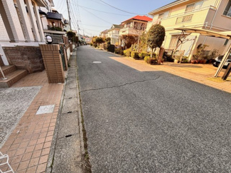 【前面道路含む現地写真】 | 四街道市鷹の台4丁目　千葉都市モノレール線「千城台」駅徒歩17分 | 約6ｍの公道幅でお車の駐車も楽々です！