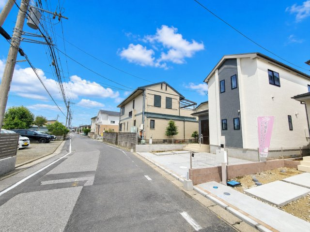 吉川市　中曽根1丁目　新築戸建　全9棟の前面道路含む現地写真|前面道路含む現地写真です