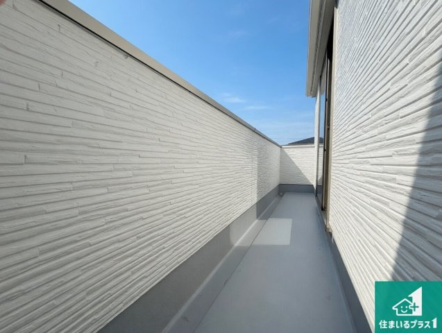 摂津市鳥飼新町　第1期　新築一戸建てのバルコニー|ワイドバルコニーは洗濯物を干すスペースが広いのでご家族が多くても安心！