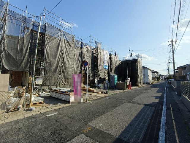 吉川市　中曽根1丁目　新築戸建　全9棟の前面道路含む現地写真|前面道路含む現地写真です