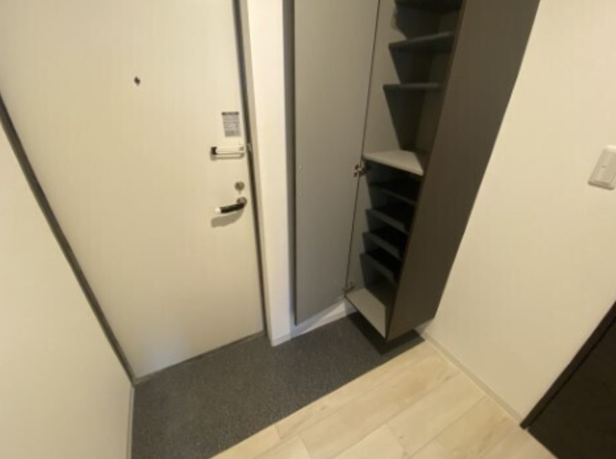 ジーメゾン豊春の玄関|同施工別部屋