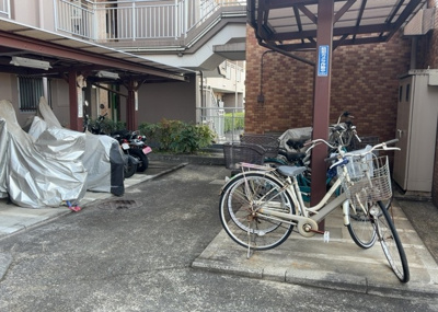 【駐輪場】 | グリーンコーポ淵野辺 | マンションの駐輪場は、事前に空きがあるか確認を取ると安心です。せっかく入居したのに駐輪スペースがない！なんてことになったら大変ですよね。そこで、内見時や購入前にはまず事前に確認しておくと良いでしょう。