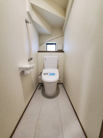 吉川市　中曽根1丁目　新築戸建　全9棟のトイレ|落ち着いたトイレです