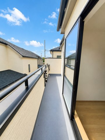 吉川市　中曽根1丁目　新築戸建　全9棟のバルコニー|暖かな日差しのふりそそぐバルコニー