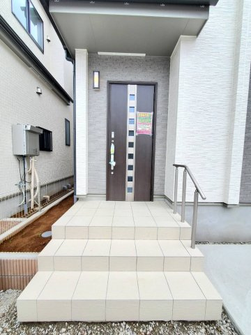 吉川市　中曽根1丁目　新築戸建　全9棟の玄関|落ち着いた玄関です