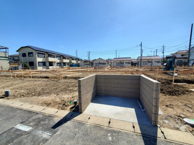 吉川市　中曽根1丁目　新築戸建　全9棟の前面道路含む現地写真|前面道路含む現地写真です