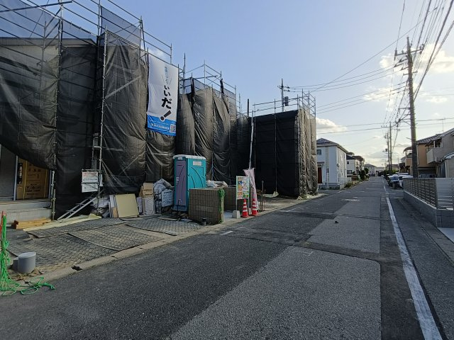 吉川市　中曽根1丁目　新築戸建　全9棟の前面道路含む現地写真|前面道路含む現地写真です