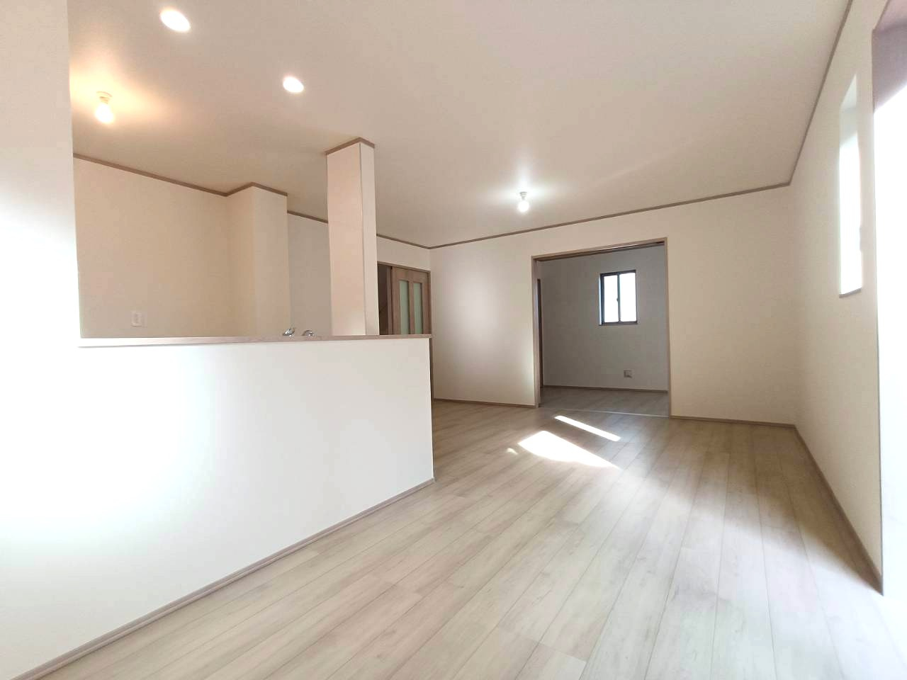 吉川市　中曽根1丁目　新築戸建　全9棟の居間・リビング|施工例です