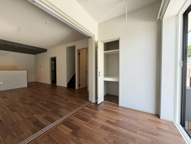 ARCHI DAYSーアーキデイズ－小倉南区葛原東2丁目【小倉南区　新築戸建て】の洋室|1階3帖洋室にはホスクリーン完備♪雨の日の室内干しに役立ちます♪　【小倉南区　新築戸建て】