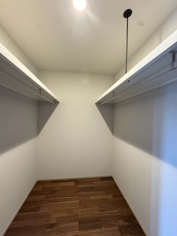 ARCHI DAYSーアーキデイズ－小倉南区葛原東2丁目【小倉南区　新築戸建て】の収納|大容量のWIC完備でたくさん洋服をかけることができます♪夫婦二人のお洋服もかけれる余裕の広さ♪　【小倉南区　新築戸建て】