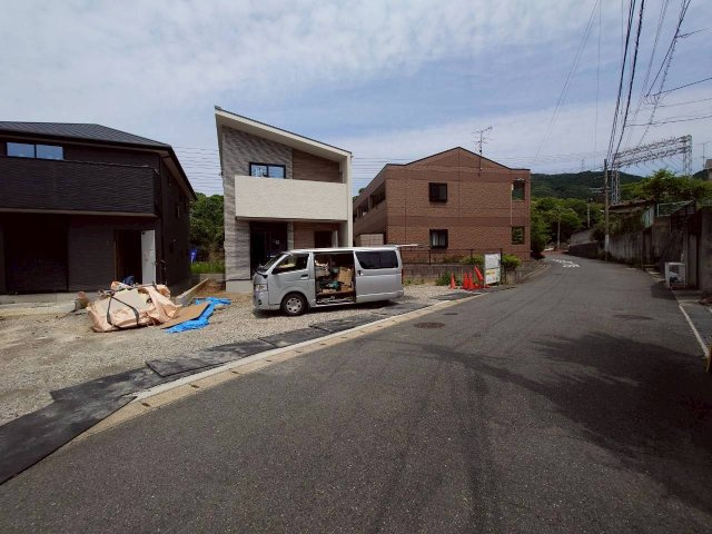 【前面道路含む現地写真】の画像