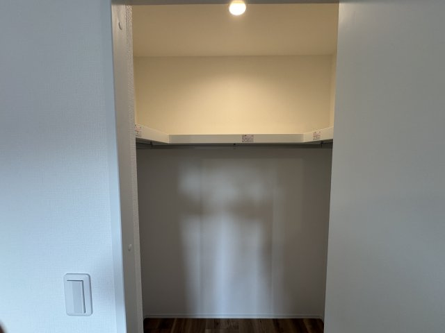 沖縄市登川（全5棟）3号棟の収納|3号棟　洋室6帖＋WIC付き♪