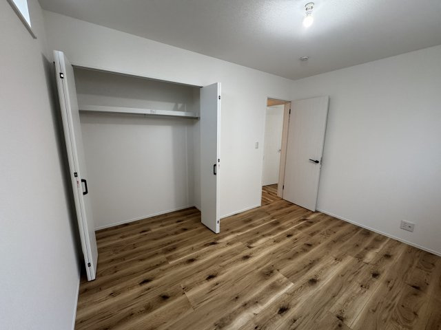 沖縄市登川（全5棟）3号棟の洋室|3号棟　洋室6帖＋CL付き♪