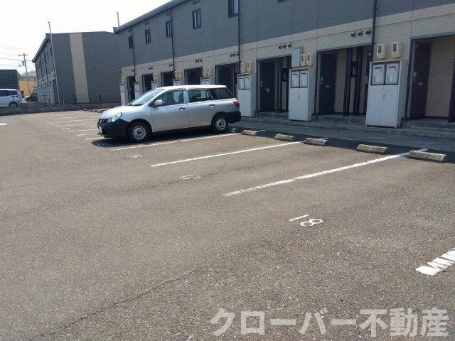 レオパレスＳｈｕ＆Ｋｅｉ　Ｎの駐車場