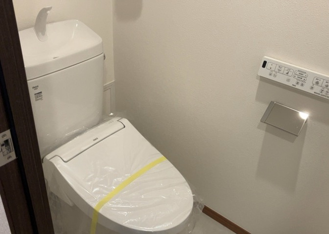 【トイレ】 | アイディーコート本厚木シティーゲート | トイレは大きさや形、機能、抗菌性などが異なる多種多彩なタイプが各メーカーから出ています。それぞれに良さがあるため、事前にどういったタイプのトイレがいいのかをご家庭内で決めて、内見に行くといいでしょう。