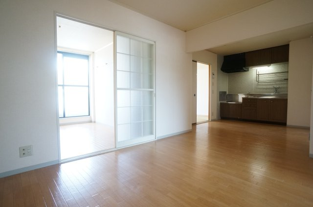 武庫リバーハイツ西野の居間・リビング|参考、同建物・同間取りの号室