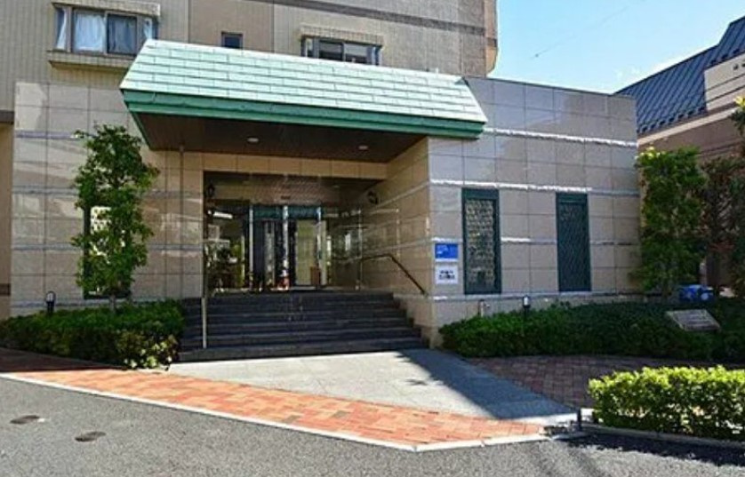 新宿区新宿７丁目の賃貸マンションのエントランス