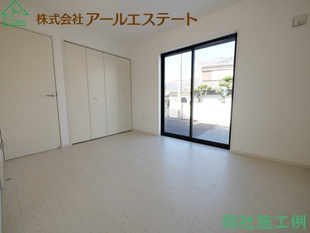 加古川市野口町野口　　新築戸建の洋室|同社施工事例