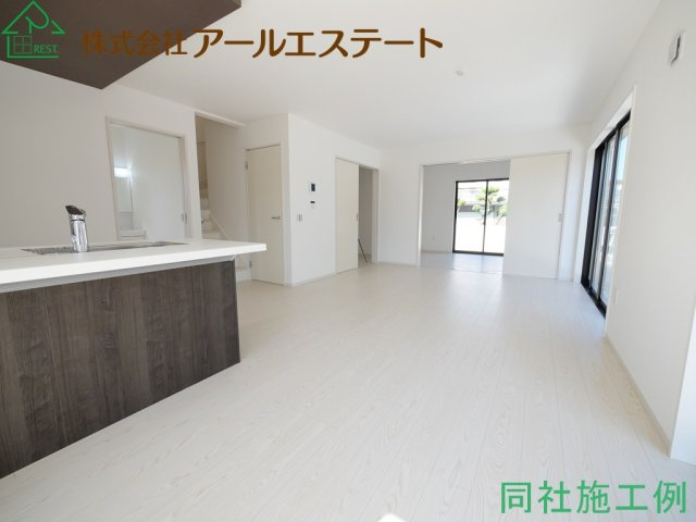 加古川市野口町野口　　新築戸建の居間・リビング|同社施工事例
