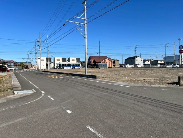 売地の前面道路含む現地写真