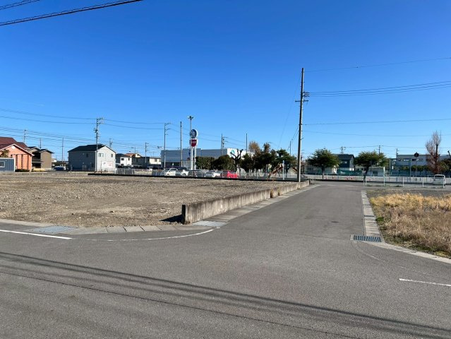 売地の前面道路含む現地写真