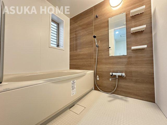 サザンヒルズ竹山七番館の浴室|足を伸ばしてゆったりと浸かれる浴槽と、リラックスタイムを満喫してください。