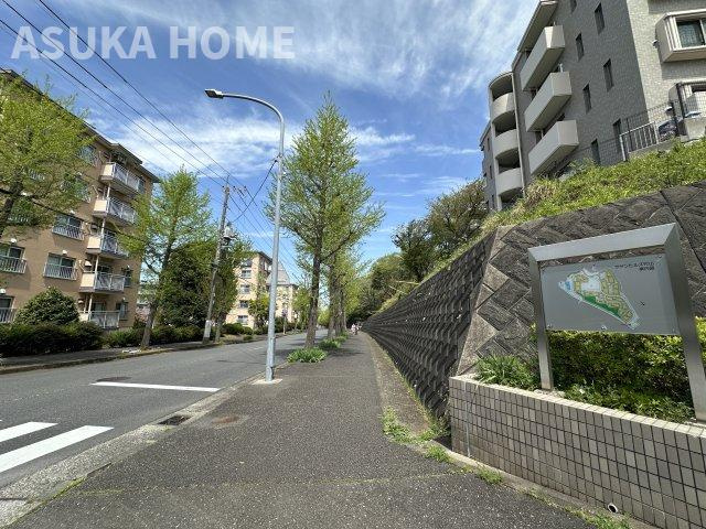 サザンヒルズ竹山七番館の外観|JR横浜線「鴨居」駅からバスで約10〜13分、相鉄本線西谷駅徒歩28分の立地です