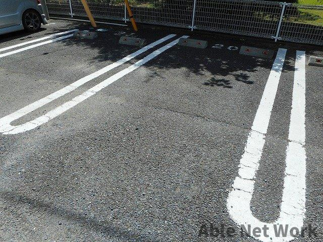 ソフィーシアBの駐車場