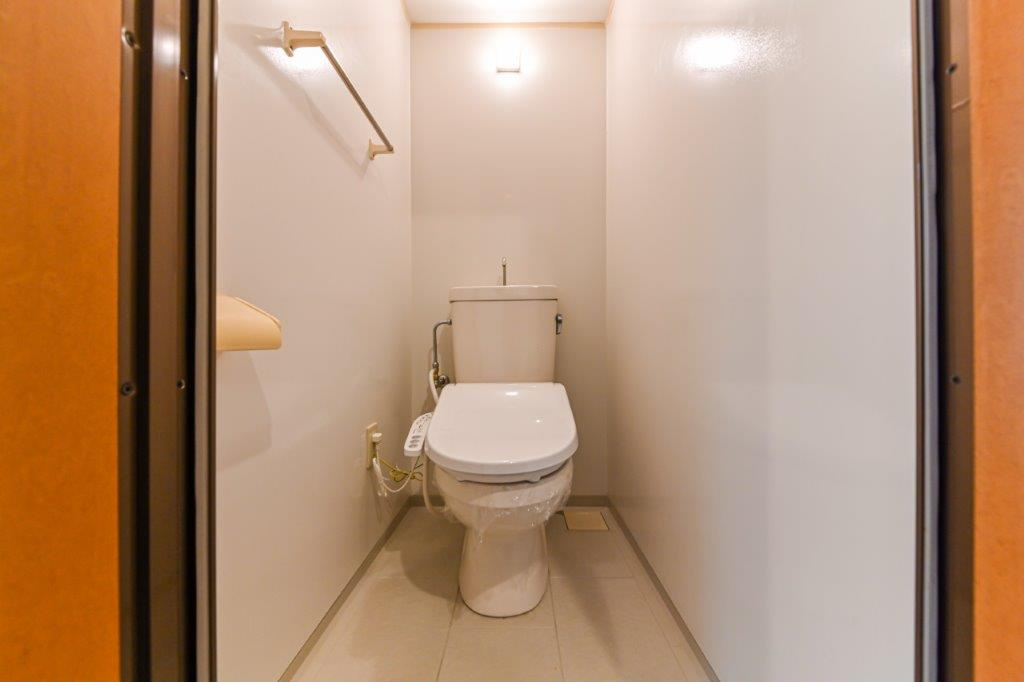 名古屋市港区本宮町１丁目の一棟マンションのトイレ