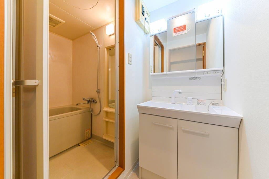 名古屋市港区本宮町１丁目の一棟マンションの独立洗面台