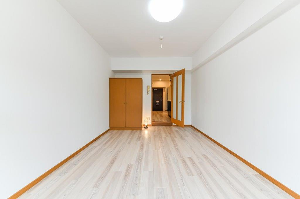 名古屋市港区本宮町１丁目の一棟マンションの洋室