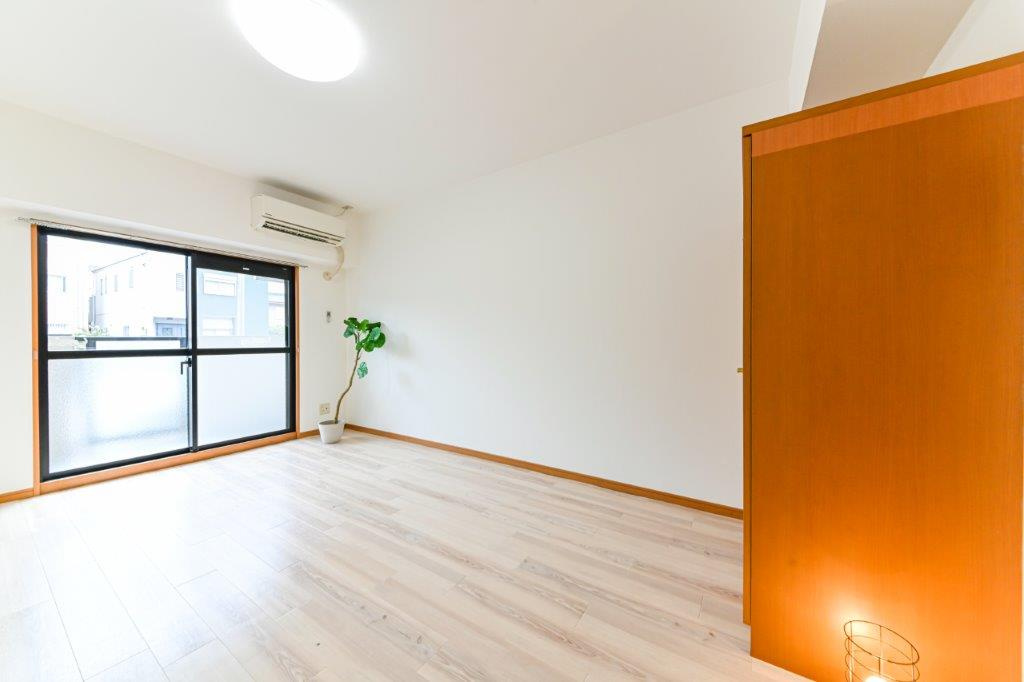 名古屋市港区本宮町１丁目の一棟マンションの洋室