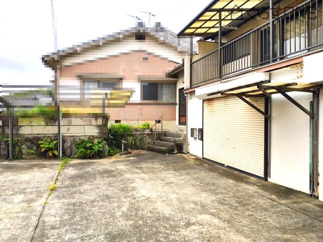 【その他】 | 姫路市的形町的形／中古戸建 | 【店舗】観葉植物がいっぱいの明るい店舗です♪