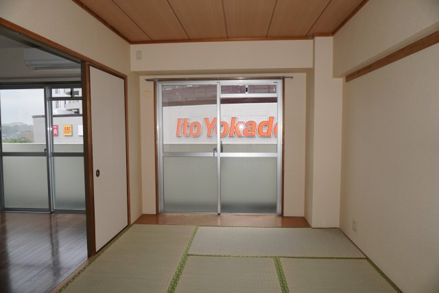 第2プレミール東久留米の和室|畳の上でゆっくりとくつろげる和室です