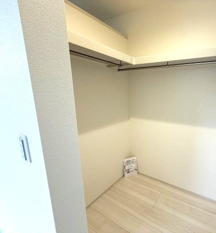 リーブルガーデンS前橋市樋越町第４　3号棟の収納|２階洋室1収納ウォークスルークローゼットです