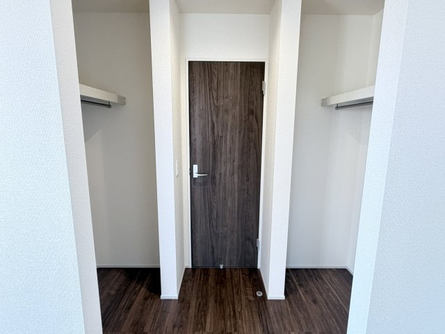 リーブルガーデンS前橋市樋越町第４　3号棟の収納|２階洋室1収納ウォークスルークローゼットです