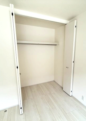 リーブルガーデンS前橋市樋越町第４　3号棟の収納|２階洋室2収納です