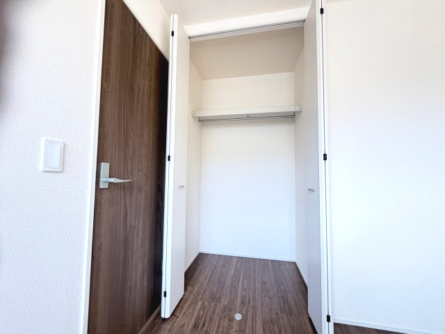 リーブルガーデンS前橋市樋越町第４　3号棟の収納|２階洋室2収納です