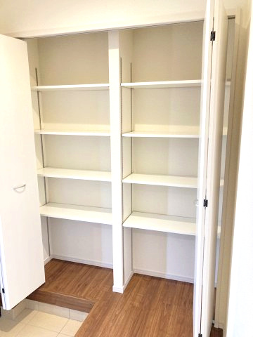 リーブルガーデンS前橋市樋越町第４　3号棟の収納|玄関収納です